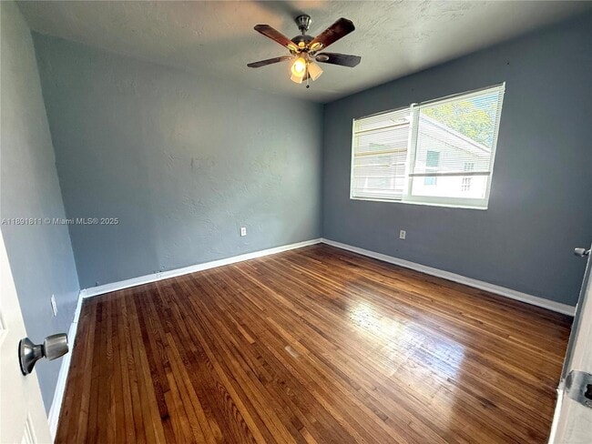 Building Photo - 11305 NE 13th Ave