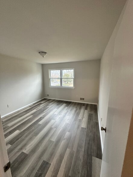 Building Photo - 504 Woodchip Rd