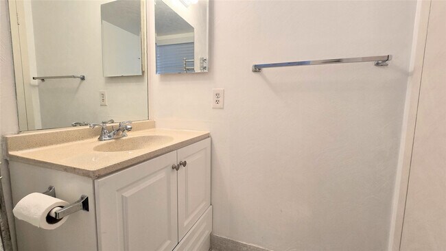 Building Photo - 8421 Lagos De Campo Blvd