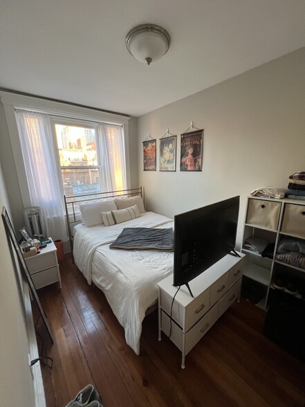 Building Photo - 70 Joy St