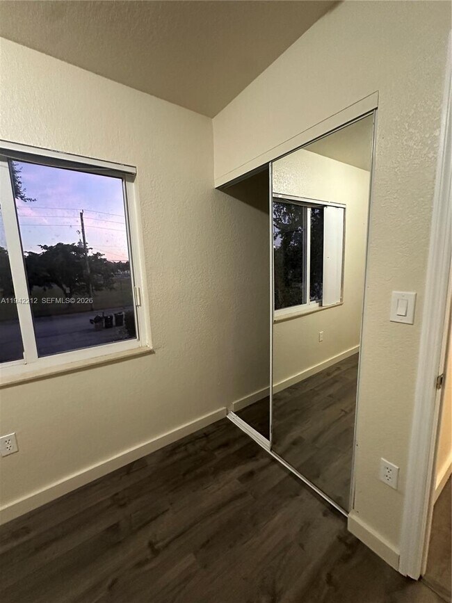 Building Photo - 1239 NE 127th St