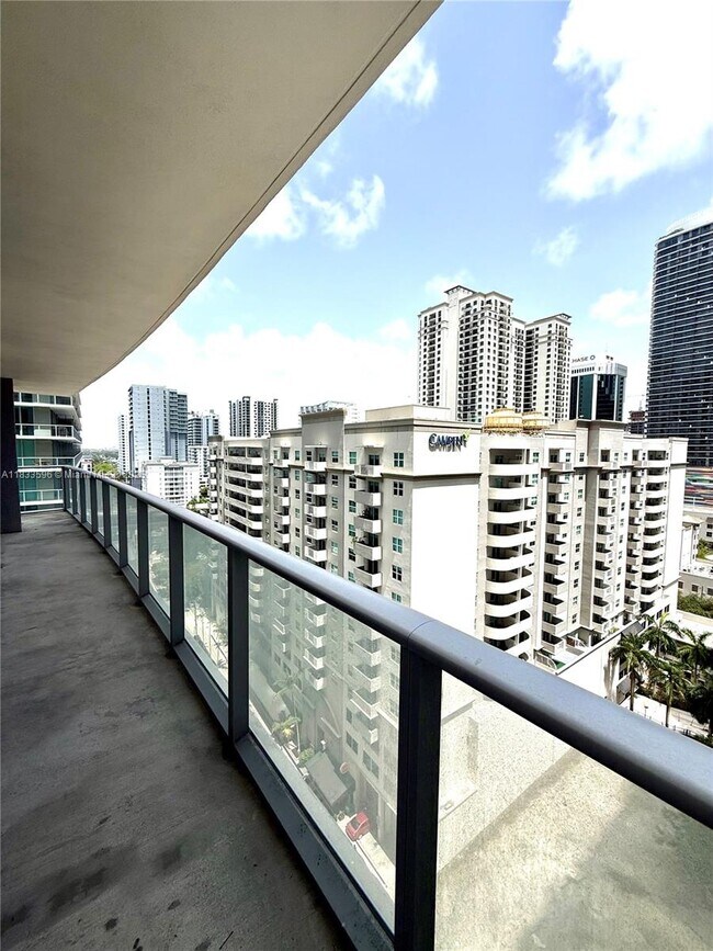 Building Photo - 1100S S Miami Ave