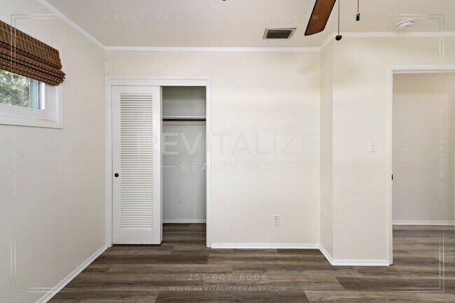 Building Photo - Beautifully Updated 3 Bed 2 Bath Home in D...