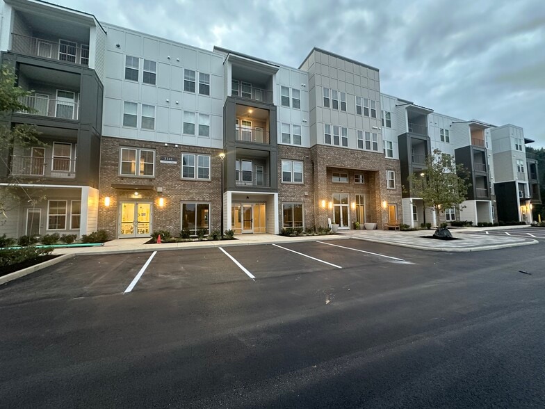 Building Photo - Velo Circleport