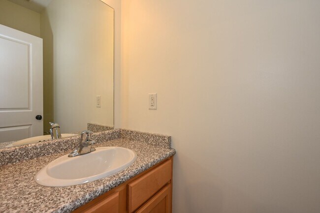 Building Photo - Stunning Row End Townhome In Excellent Loc...