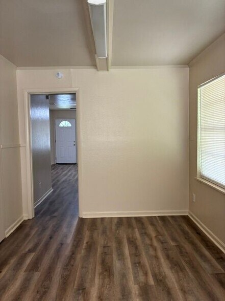 Building Photo - 1805 Thelma Ln
