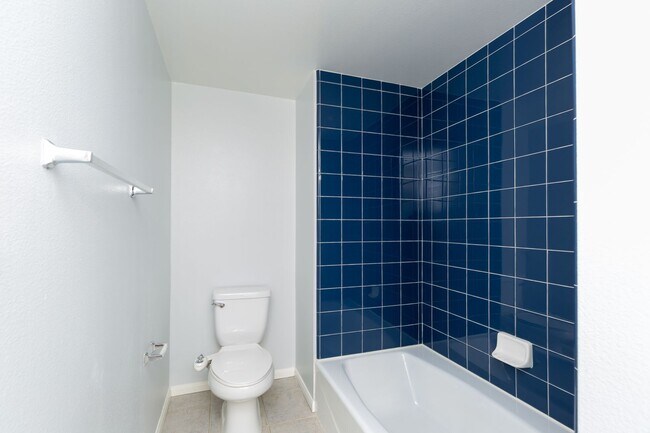 Building Photo - AMAZING 2/2 MARINA DISTRICT CONDO WITH 2 A...