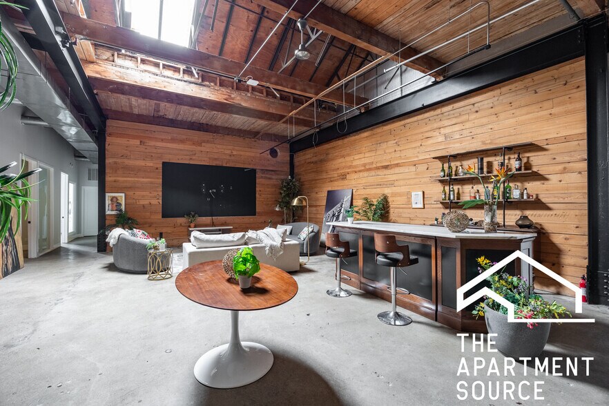 Building Photo - 3134 W Carroll Ave