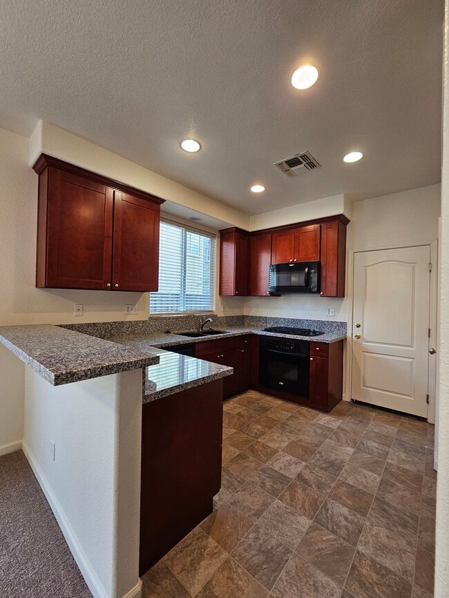 Building Photo - 8 Halsey Pl