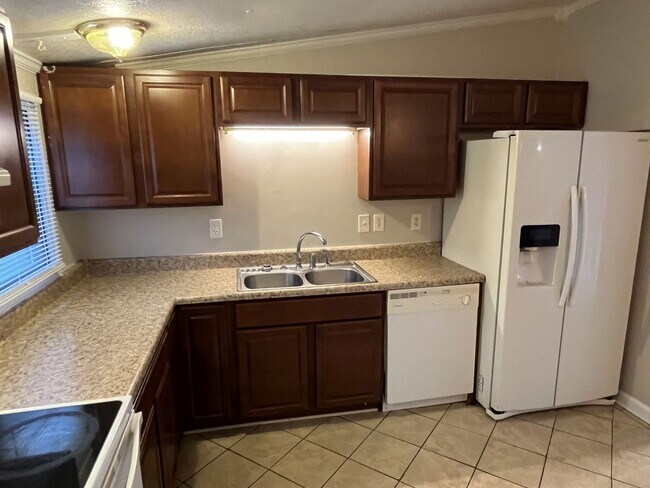 Building Photo - Quiet Country Living near Mint Hill!