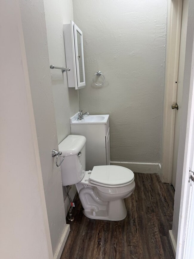 Building Photo - Recently renovated 2 or 3 bedroom with New kitchen