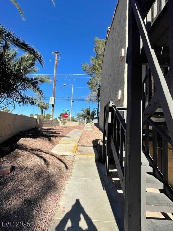 Building Photo - 2818 Calle Del Oro