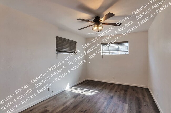 Building Photo - 2118 N Rita Ave