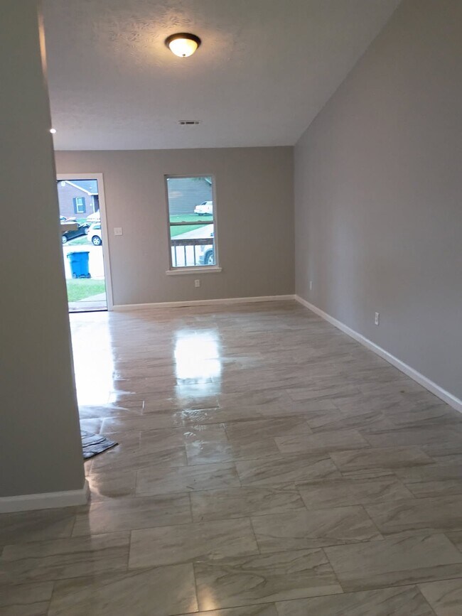 Building Photo - 135 Fruitwood Trce