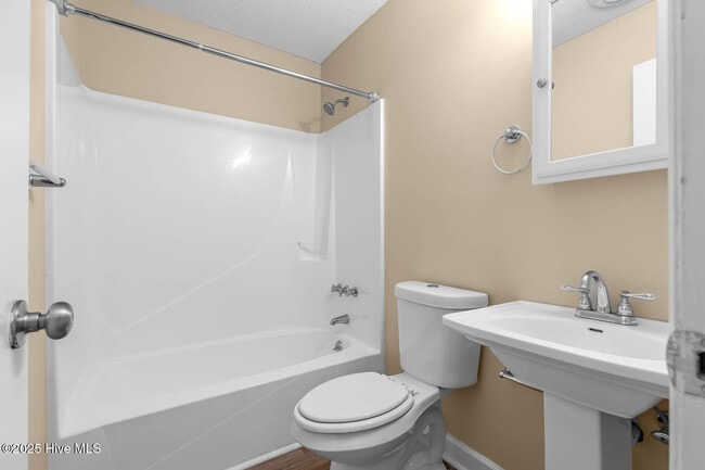 Building Photo - 141 Pine Crest Dr