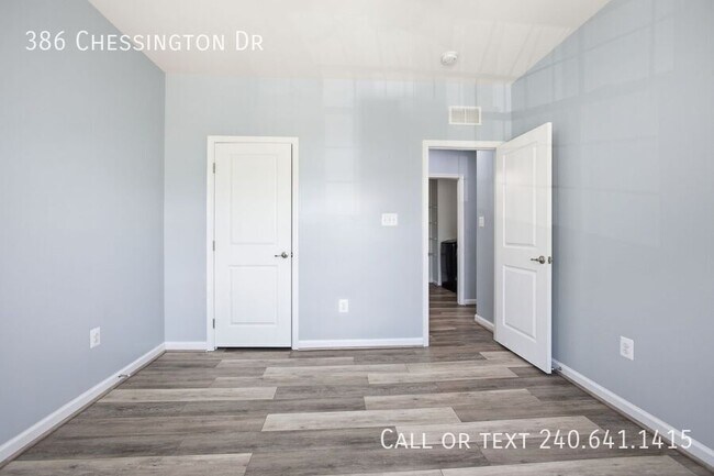 Building Photo - 386 Chessington Dr