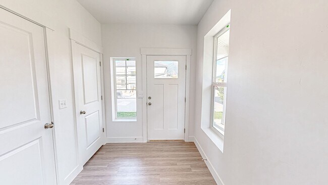 Building Photo - Incredible End Unit in Spanish Fork's Rive...