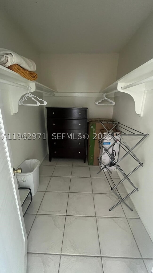 Building Photo - 3505 S Ocean Dr