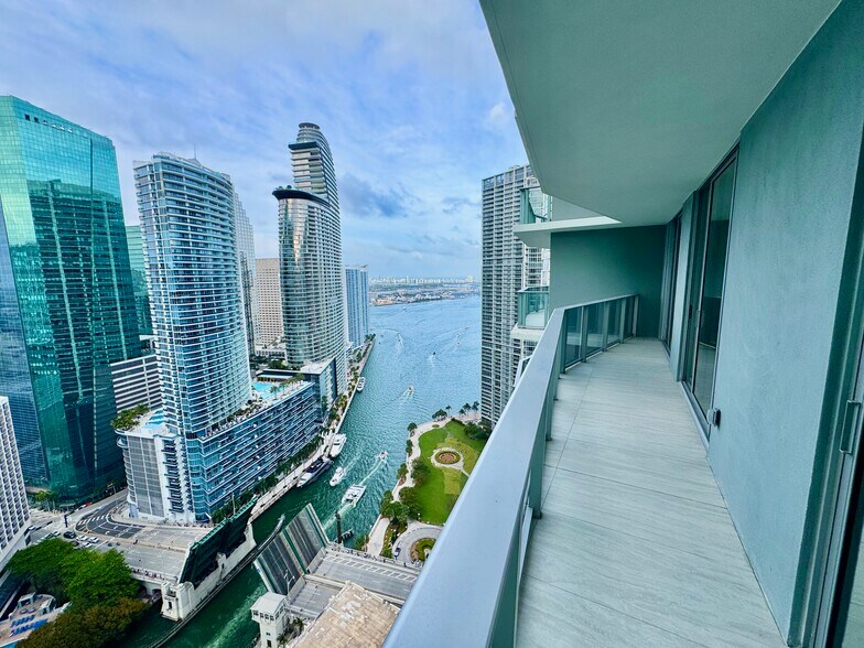 Building Photo - 77 SE 5th St