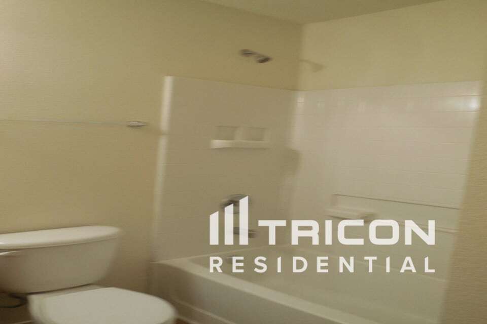 Building Photo - 704 River Run Dr
