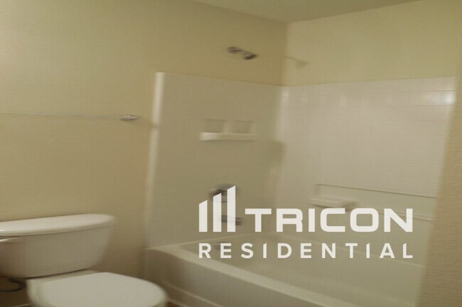 Building Photo - 704 River Run Dr