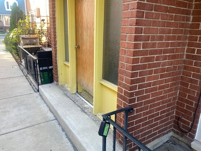 Building Photo - 3553 N Neenah Ave