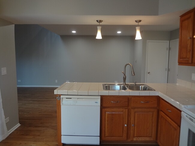 Building Photo - 755 Chandler Rd