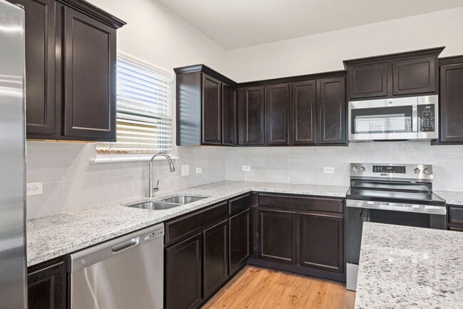 Building Photo - 8110 Bridgepointe Dr