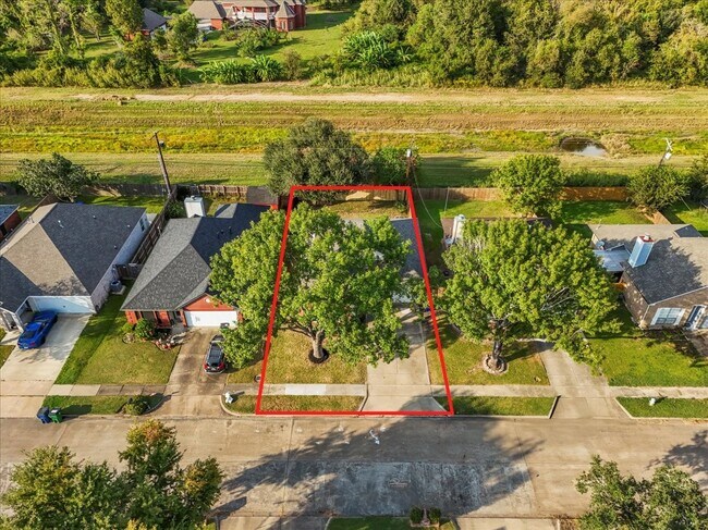 Building Photo - 617 Prairie Ln