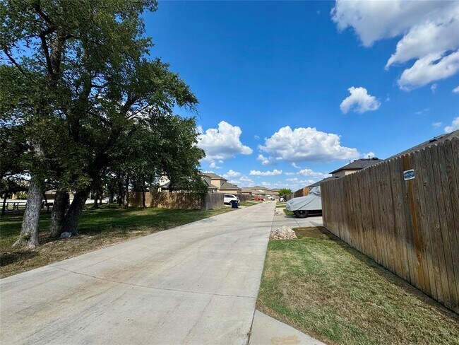 Building Photo - 1437 Brooks Way