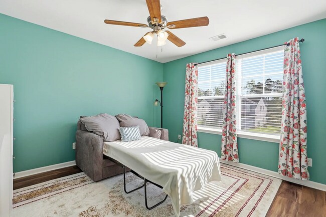 Building Photo - 225 Willow Point Cir