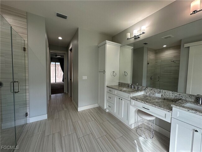 Building Photo - 4402 Chiquita Blvd S