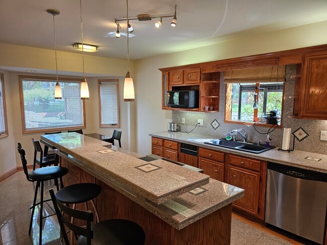 Building Photo - 5 Autumn Hill Ct