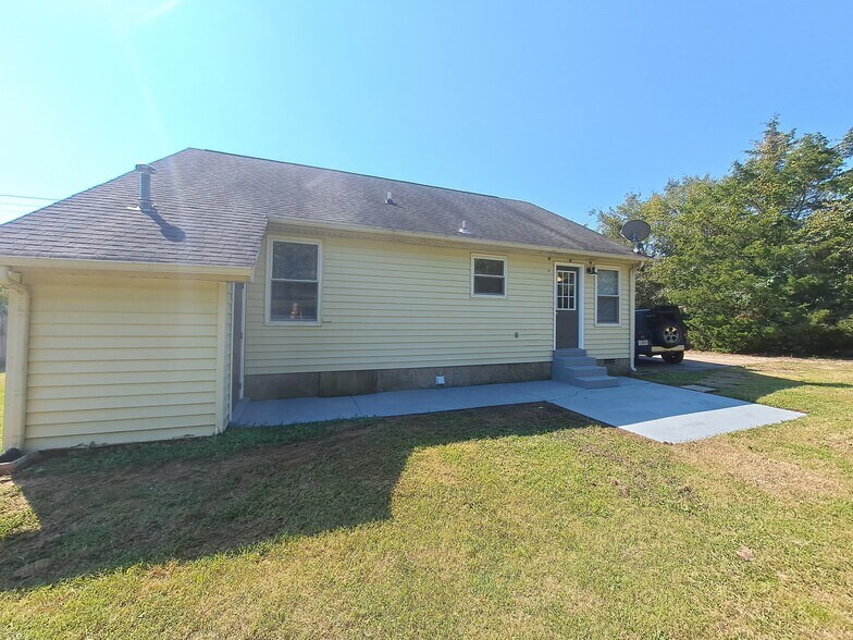 rear patio - 7641 Saundersville Rd