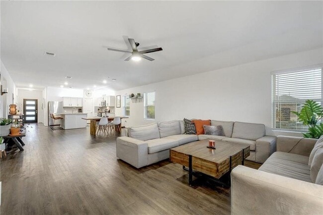 Building Photo - 15400 Summer Ray Dr