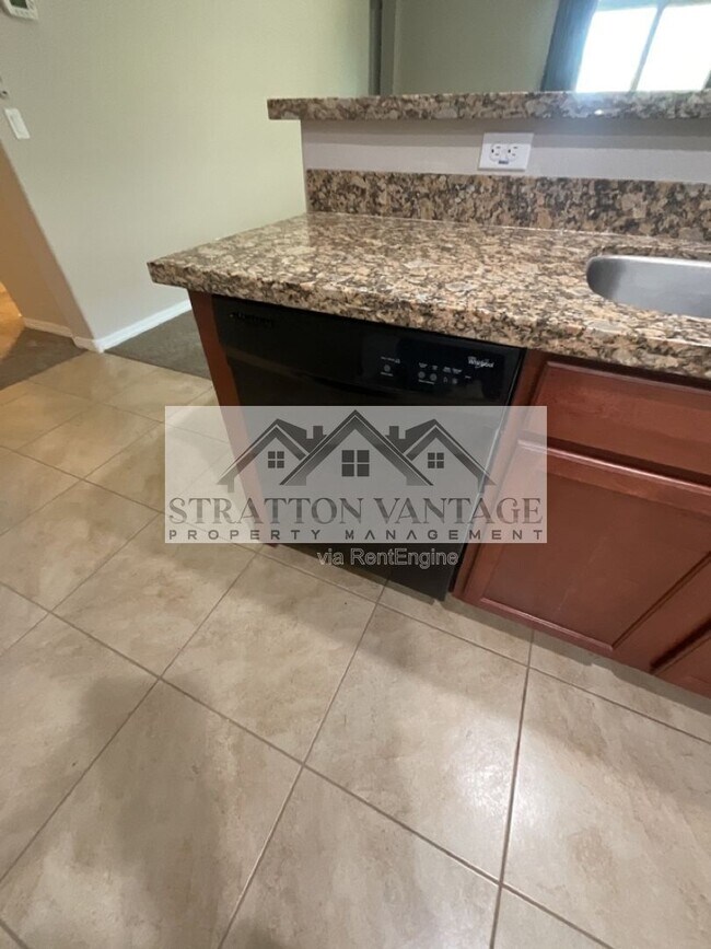 Building Photo - 24531 W Mobile Ln