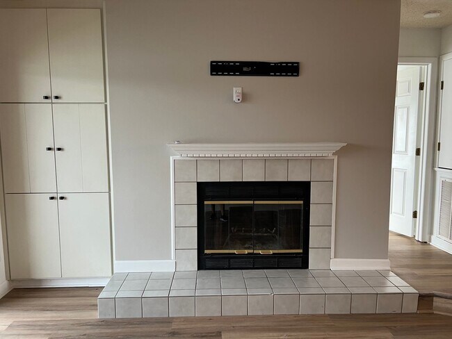 Building Photo - Beautiful waterfront condo on Lake Wylie!