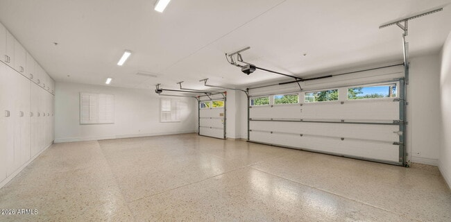 Building Photo - 8501 N Golf Dr