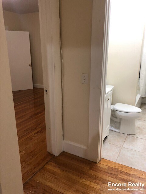 Building Photo - 27 Forest St