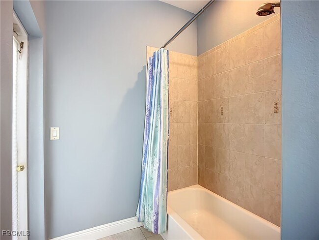 Building Photo - 4930 SW 25th Ct