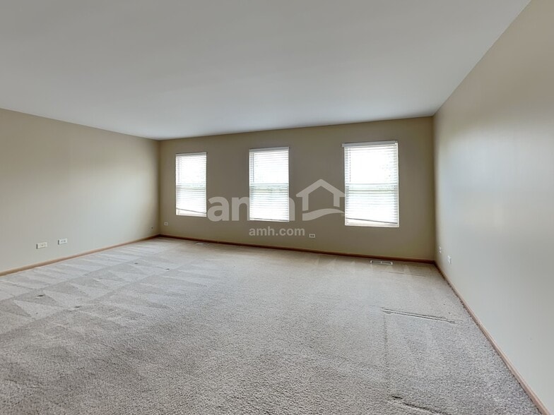 Building Photo - 14420 General Dr
