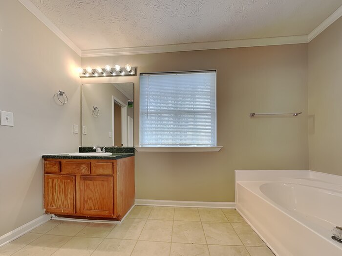 Building Photo - 488 Old Tree Dr