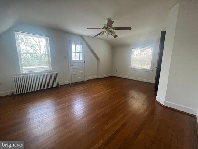 Building Photo - 10924 Buchanan Trail E