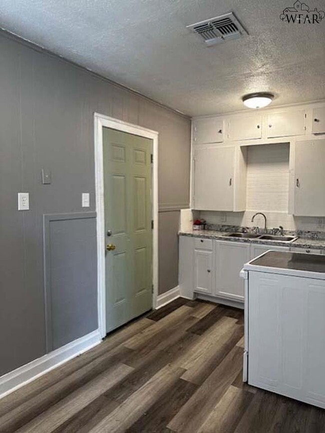 Building Photo - 1011 16th St