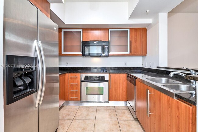 Building Photo - 888 Douglas Rd