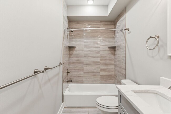 Building Photo - Chic 2-Bedroom Rental with Stunning Roofto...
