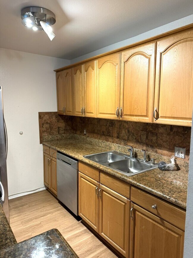 Building Photo - Luxury Living at The Estates Condominium Complex – 2 Bedroom, 2 Bathroom