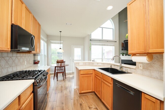 Building Photo - 10330 Sablebrook Ln