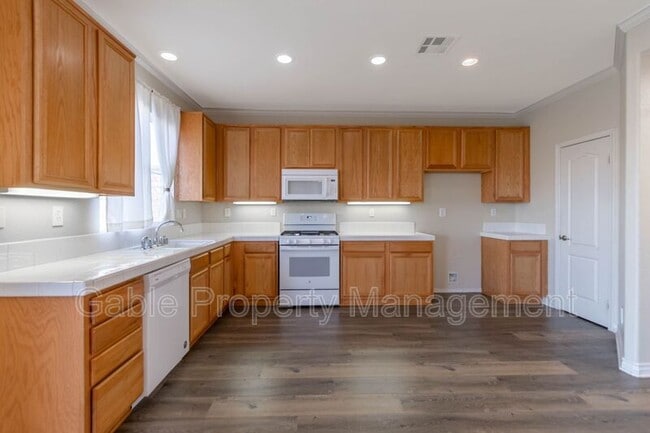 Building Photo - 37400 Queen Anne Pl