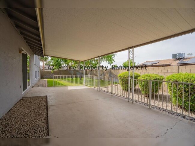 Building Photo - 1104 E Bell De Mar Dr